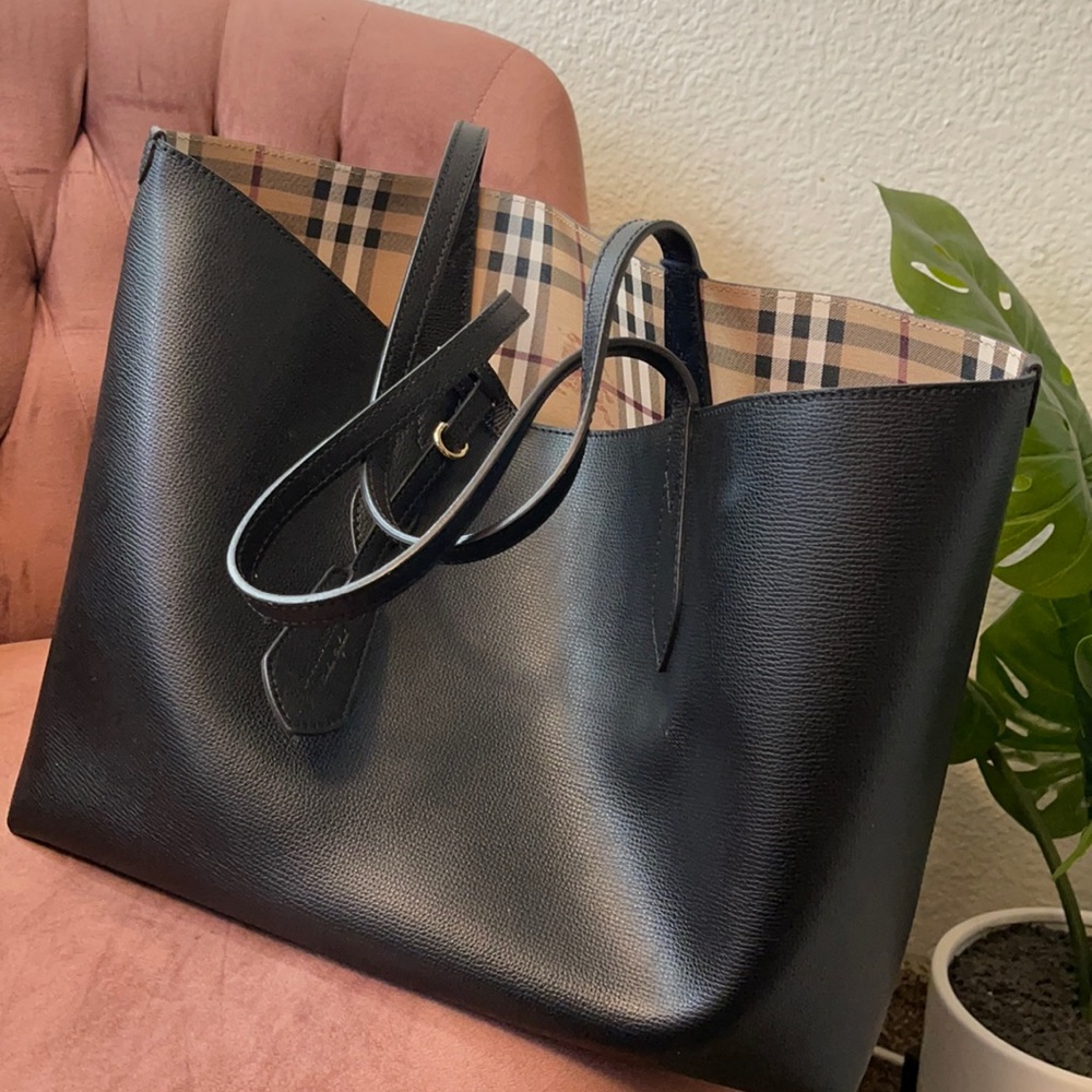 Burberry tote reversible